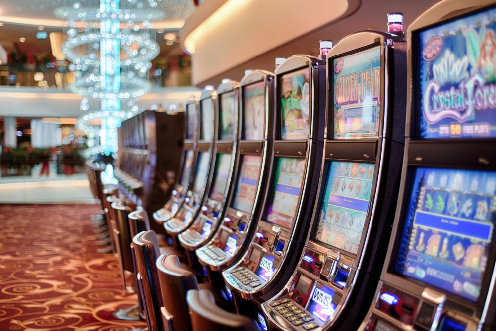 Săli de jocuri de noroc, amendate: nu au respectat programul de funcționare - xactiunecovid-1641717073.jpg