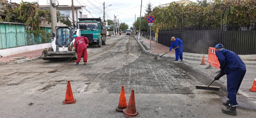 Se asfaltează carosabilul pe strada Liliacului din cartierul Km 4-5 - xasfaltare-1665746082.jpg
