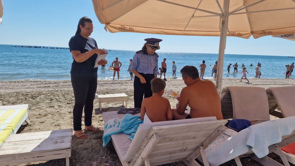 Polițiștii, prezenți pe plaja din Eforie cu sfaturi pentru un concediu fără incidente - xeforiepreventiv2-1661948594.jfif