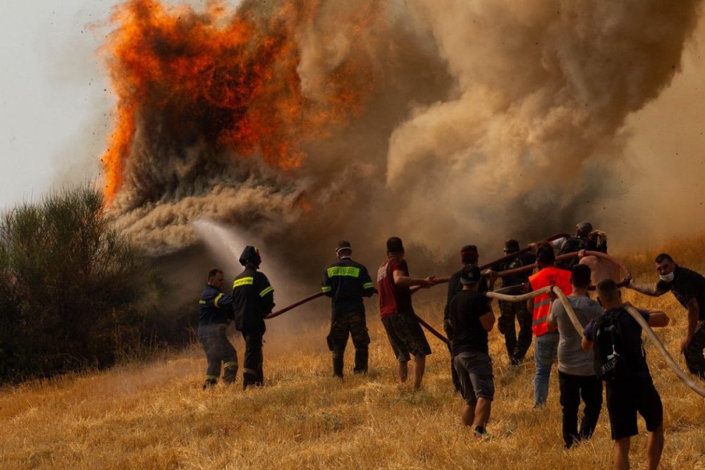 Prima misiune a pompierilor români plecați în Grecia a început duminică dimineață, în zona Spathari - xincendiigrecia-1628415785.jpg