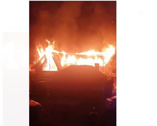 VIDEO. INCENDIU DEVASTATOR la Medgidia. A ars acoperișul unei case, în întregime! - xincendiucasamedgidia1-1673855854.jpg