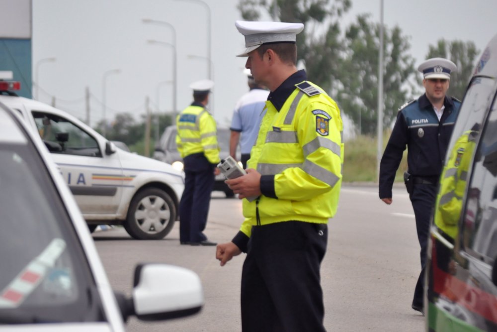 Pericol pe șosele: șoferi fără permise auto sau beți, depistați de Poliția Rutieră - xinfractiunirutiera-1651487408.jpg