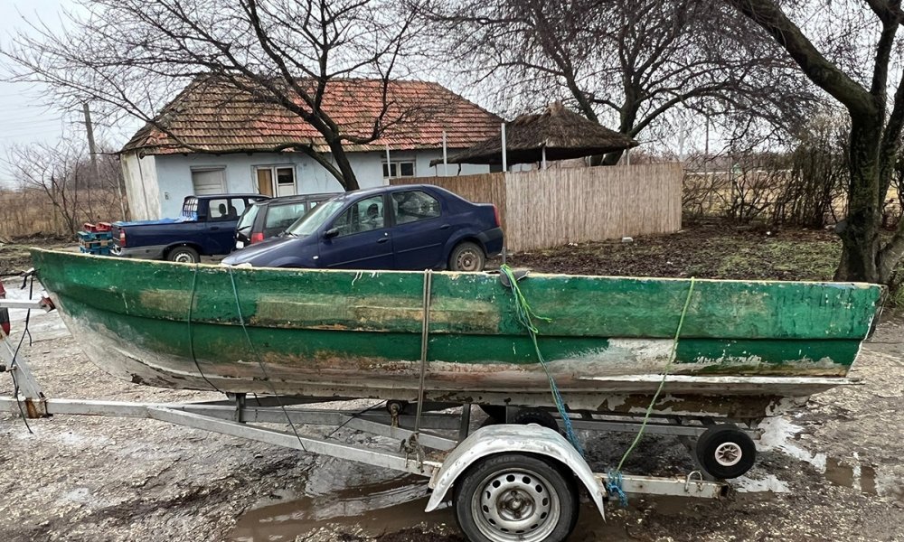 Două persoane prinse în timp ce pescuiau ilegal pe lacul Sinoe - xpescuitsinoe2-1673607812.jfif