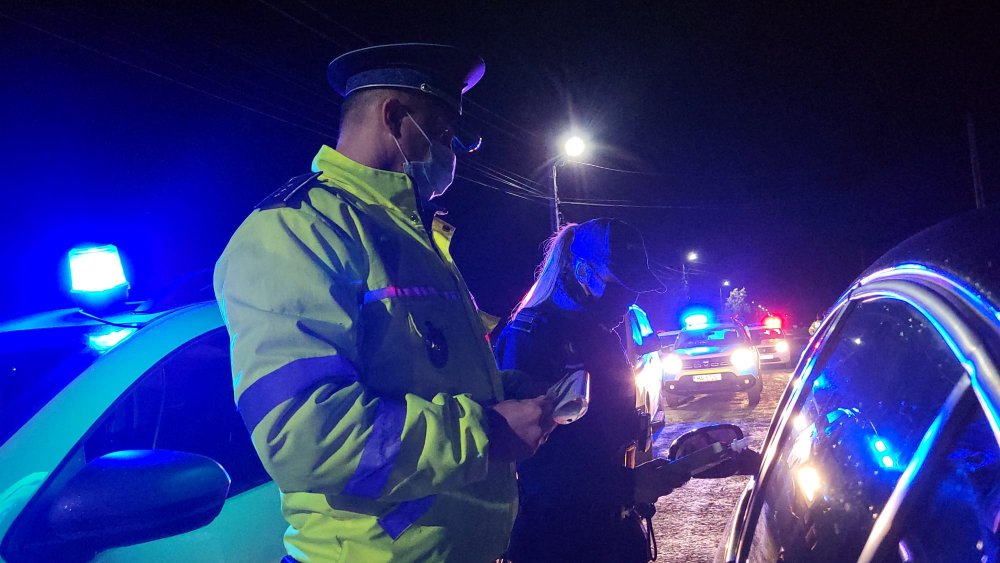 Razie de amploare în Năvodari: polițiștii au verificat mașini și restaurante! - xrazienavodari1-1645701737.jpg