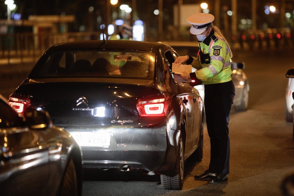 Polițiștii de la Rutieră, pe urmele șoferilor care s-au urcat la volan beți sau drogați. „Captură” în cartierul Poarta 6 - xrazierutiera-1672144225.jpg