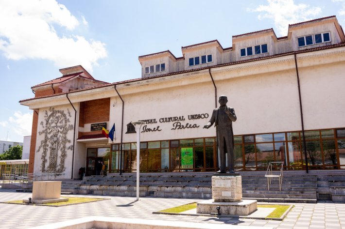 Centrul Cultural UNESCO ”Ionel Perlea” din Slobozia, gazda artiștilor plastici constănțeni - xsalonuldevara-1659336070.jpg