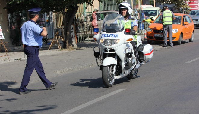 Şoferii care nu acordă prioritate pietonilor, sancţionaţi de poliţiştii din Constanţa - xsoferiicarenuacordaprioritate-1660131240.jpg