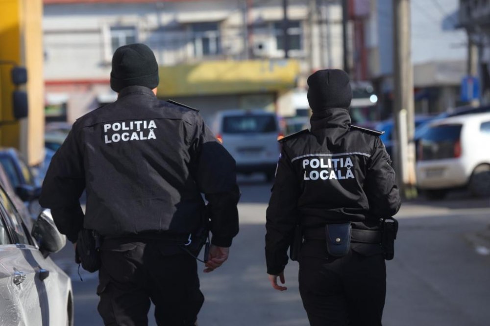 Trei bărbați și o femeie, prinși cu substanțe interzise de polițiștii locali constănțeni - xsubstante-1676109696.jpg