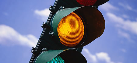 Atenție șoferi/ Semafor defect la Gară - yellowtrafficlight-1326012615.jpg