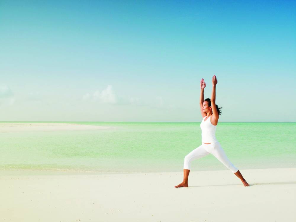 Exerciții de yoga, dimineața, pe malul mării - yoga-1439454068.jpg