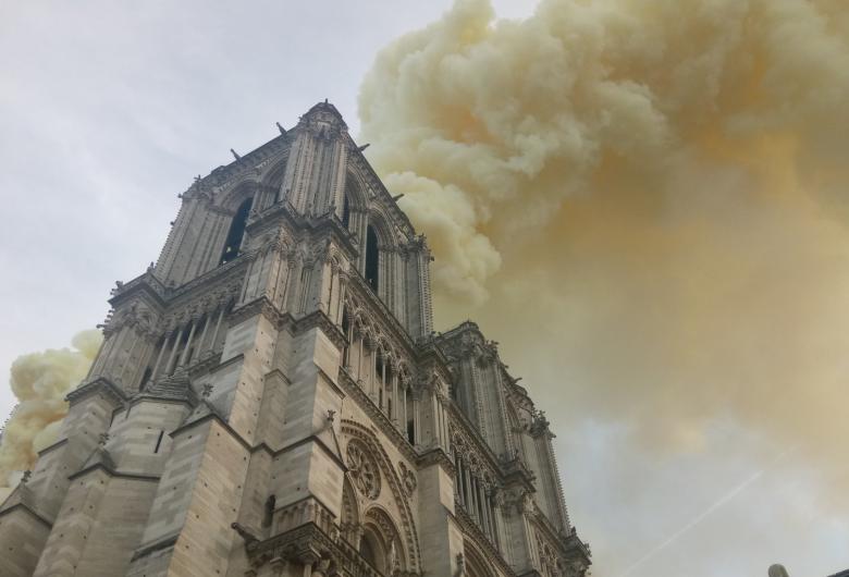 Donații de 300 de milioane de euro pentru reconstrucția Catedralei Notre Dame, din partea celor mai bogate familii din Franța - yxnoptgxzdc5yjjmztzimjg2zmvjzgiy-1555414047.jpg