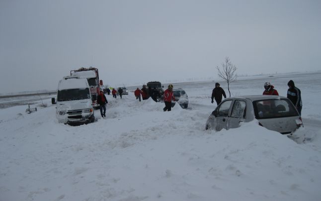 Locuitorii din Lanurile și Ciocârlia, blocați în zăpadă - zapada-1519814839.jpg