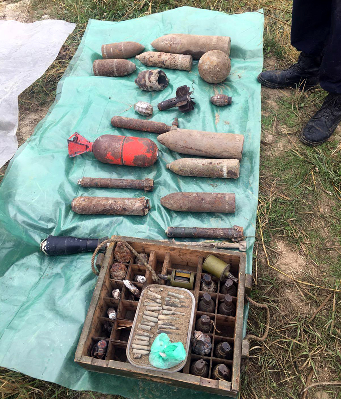 Zeci de elemente de muniție  descoperite la Constanța,  distruse de pirotehniști - zecide-1509289893.jpg