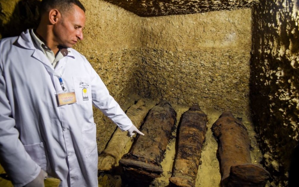 Zeci de mumii, descoperite de arheologii egipteni într-un mormânt faraonic - zecidemumii-1549303439.jpg