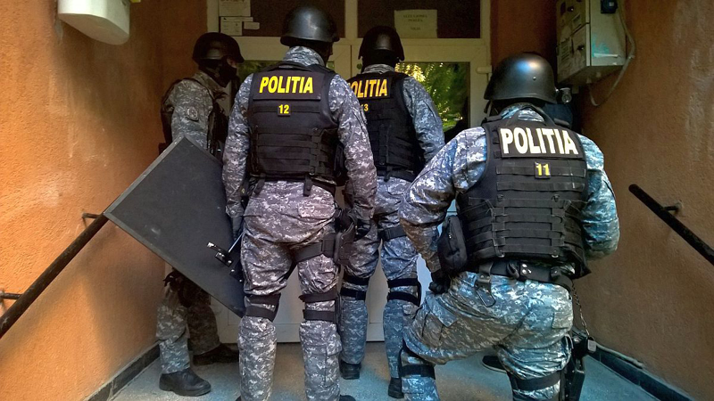 Zeci de percheziții ale polițiștilor constănțeni, după furturi prin metoda 