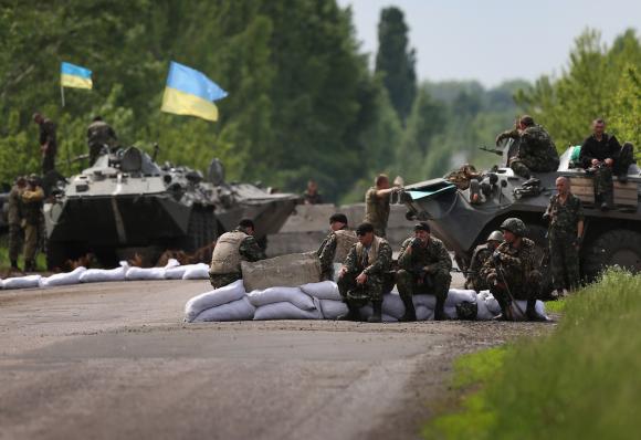 Trei soldați ucraineni au fost uciși în estul țării înainte de reluarea discuțiilor de pace - zwfhzgyzzda4ytdjogi2zmq1njrly2uy-1559736126.jpg